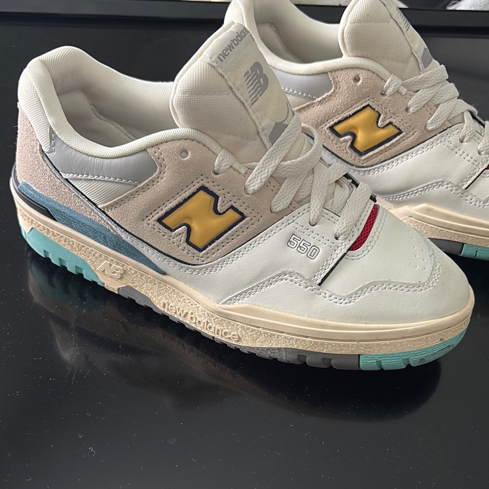 New Balance 550 Sneakers - Cream and Gold